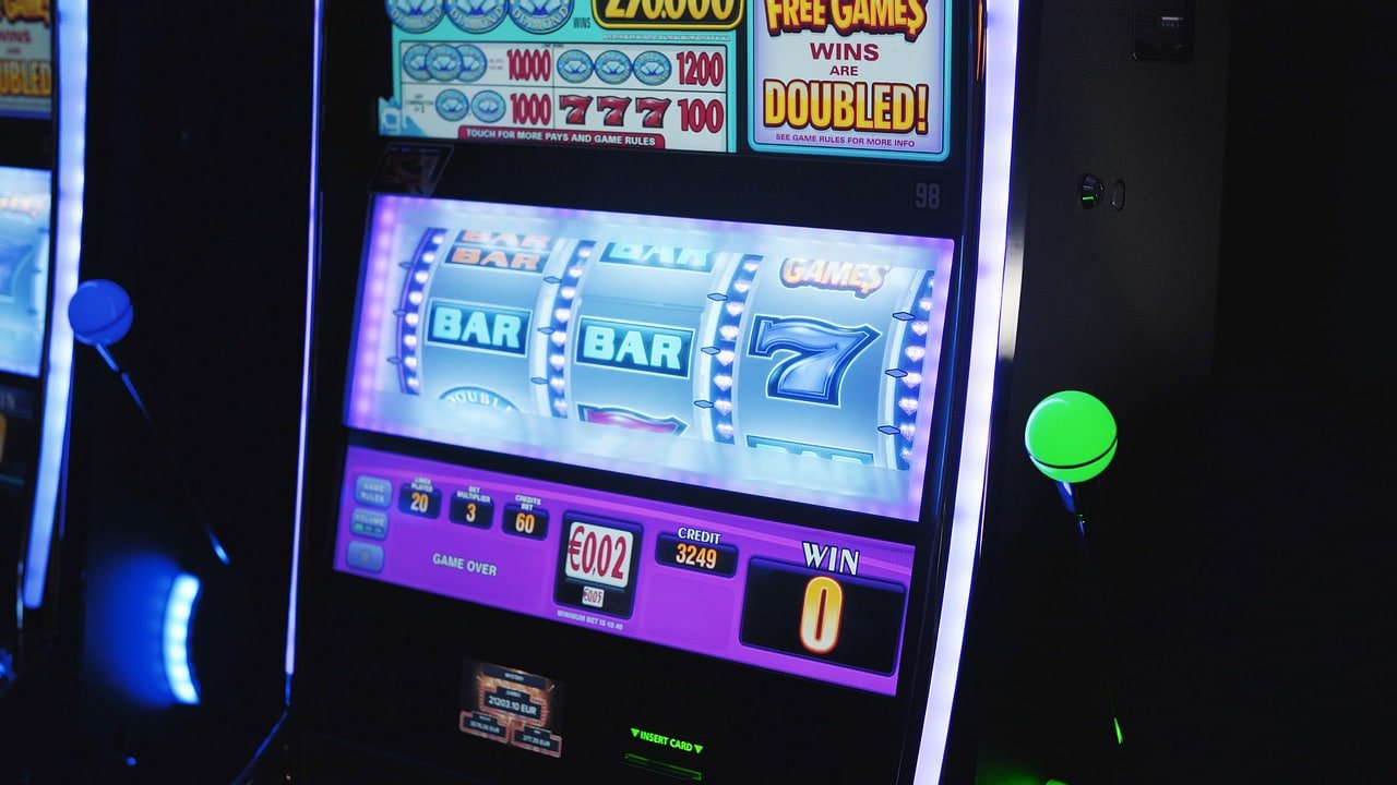 Tampilan kategori slot dan live dealer di boyapoker